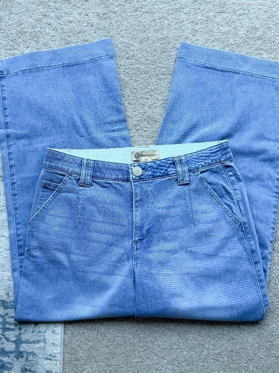 Democracy Denim - Democracy Light Wash "Ab" technology Wide Leg High Rise - Size 10